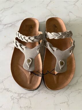 Cliffs by WHITE MOUNTAIN Braided Taupe and Brown Toe-Post Sandals NWOT